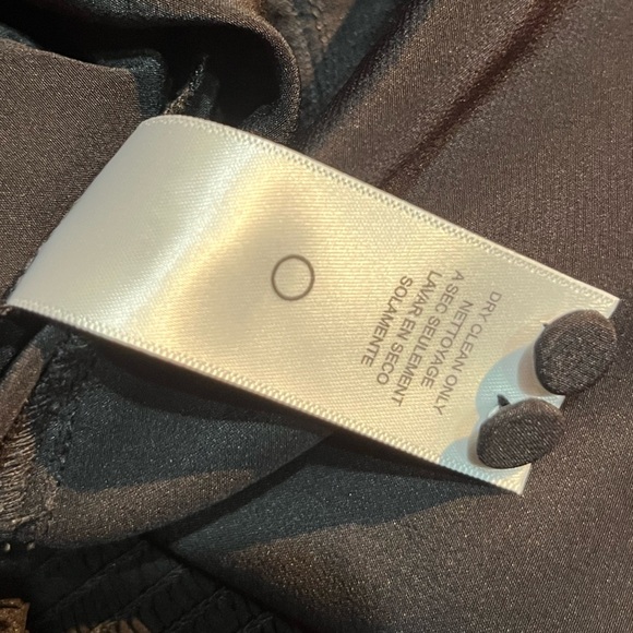 FRAME black silk keyhole Top in Noir career size small - Picture 3 of 5